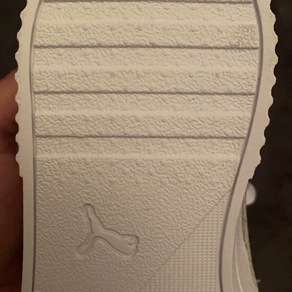 PUMA never been worn size 6 sneakers - Picture 3 of 3